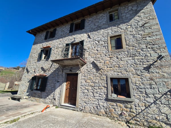 House in Pieve Fosciana - view 1