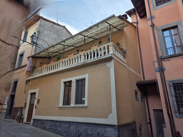 House in Gallicano - view 1