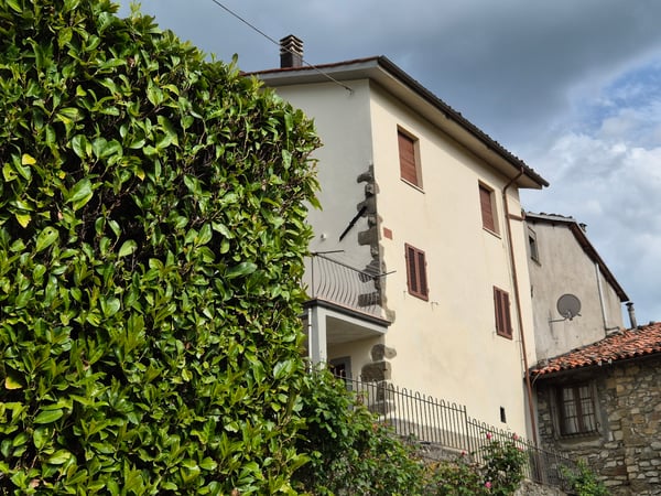 House in Fosciandora - view 1