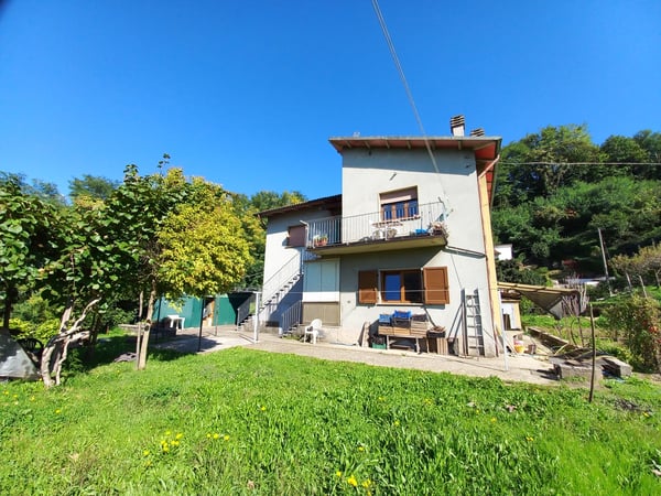 House in Castelnuovo di Garfagnana - view 1