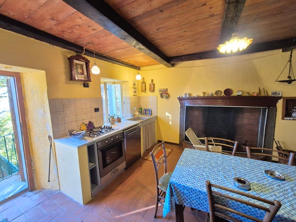 House in Castiglione di Garfagnana - view 1