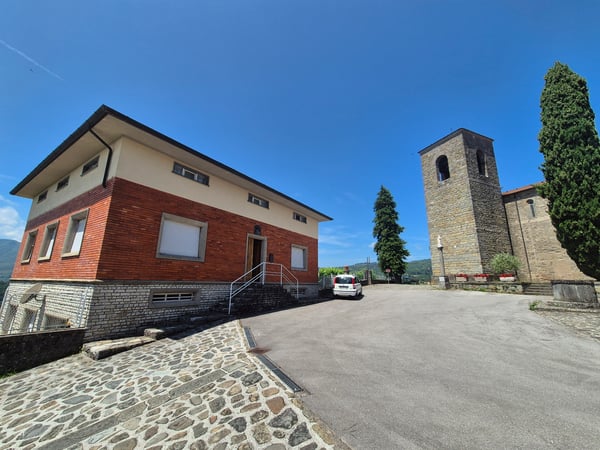 House in Villa Collemandina - view 1