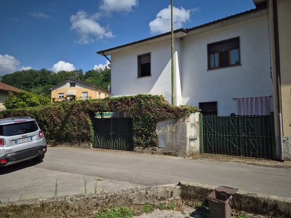 House in Castelnuovo di Garfagnana - view 1