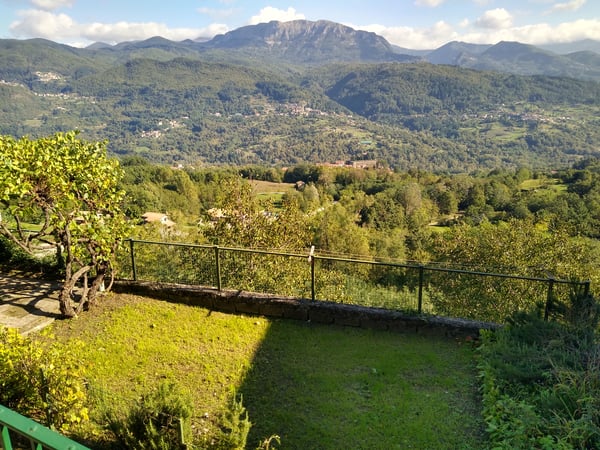 House in Camporgiano - view 1