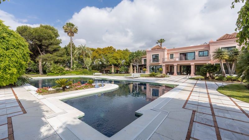 House in El Paraiso - view 1