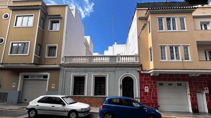 House in Las Palmas de Gran Canaria - view 1