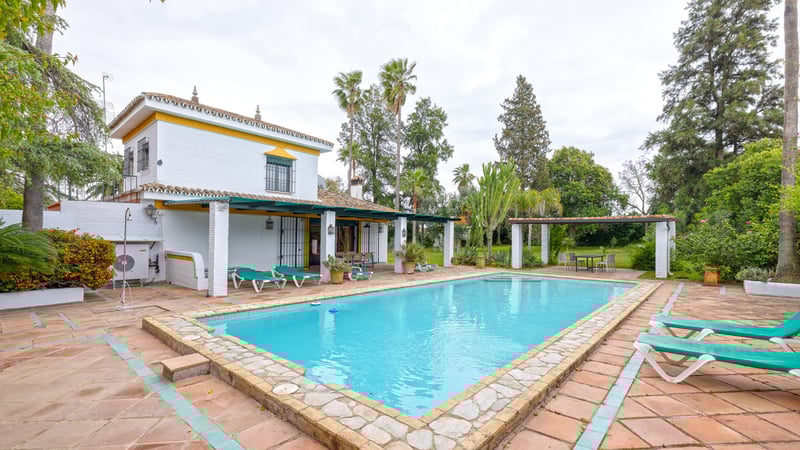 House in Sanlucar la Mayor - view 1