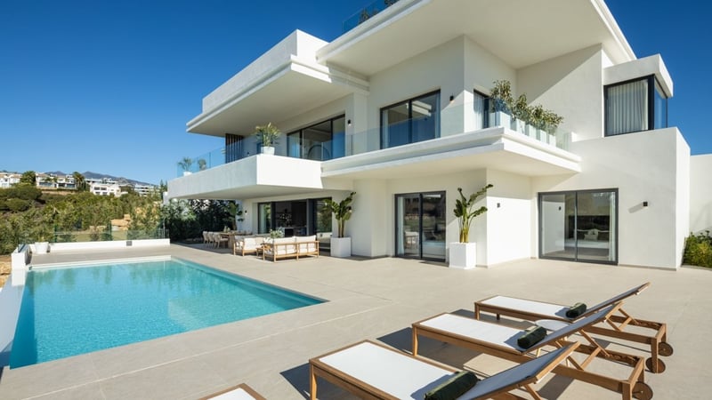 House in Estepona - view 1