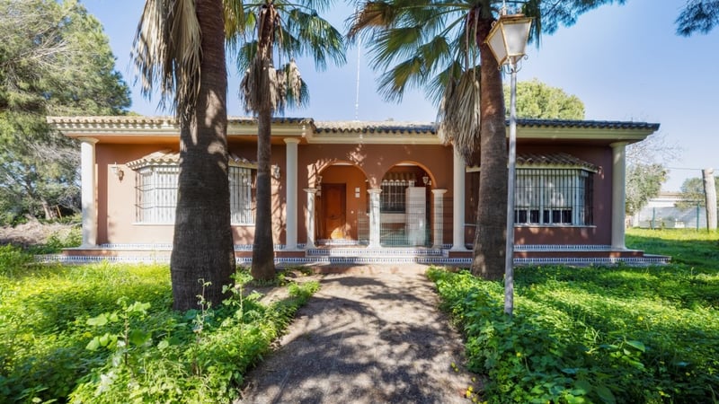 House in Chiclana de la Frontera - view 1