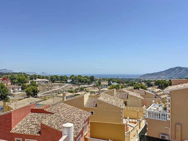 House in La Nucia - view 1