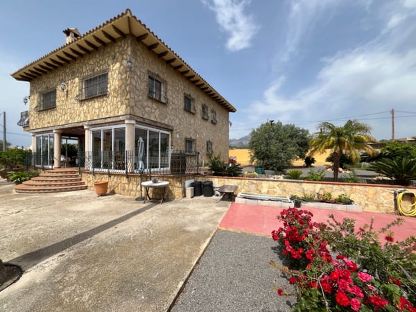 Villa in l'Alfas del Pi - view 1