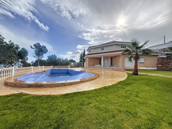 Villa in La Nucia - view 1