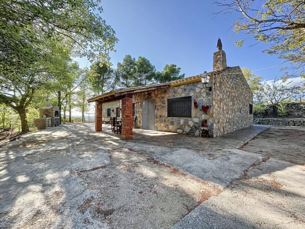 House in Abdet - view 1