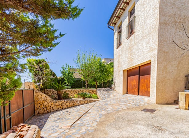 Villa in La Nucia - view 1