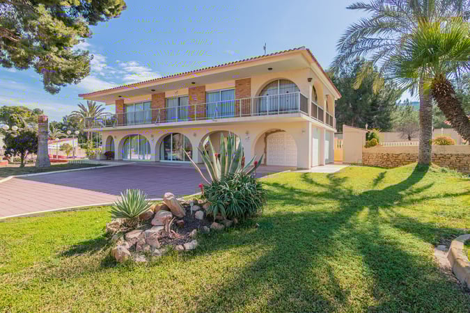 Villa in L'Albir - view 1