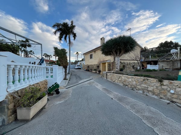 Villa in La Nucia - view 1