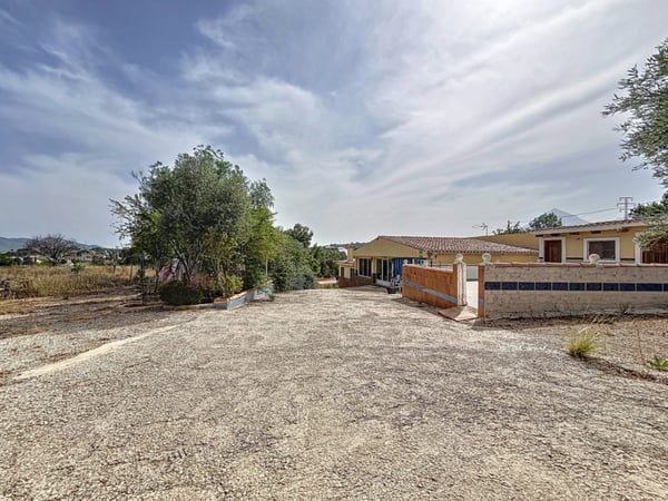 House in La Nucia - view 1