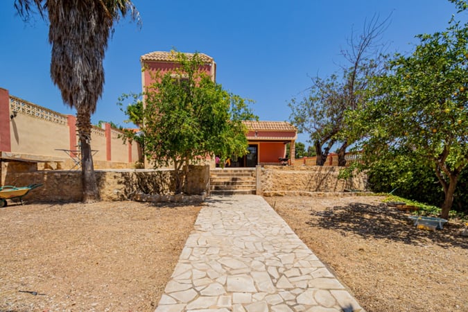 Villa in La Nucia - view 1