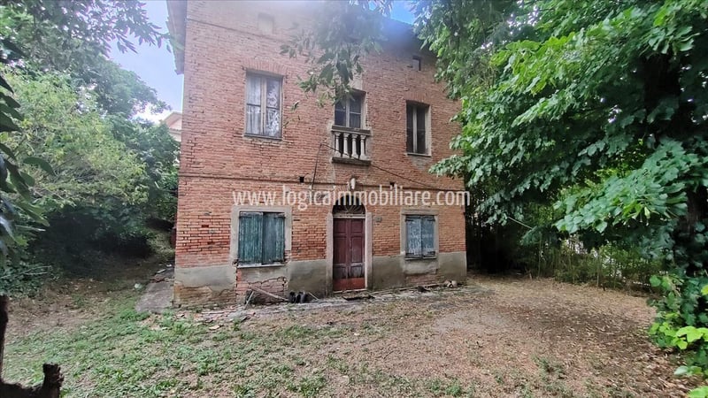 Farm, Ranch or Equestrian in Chiusi - view 1