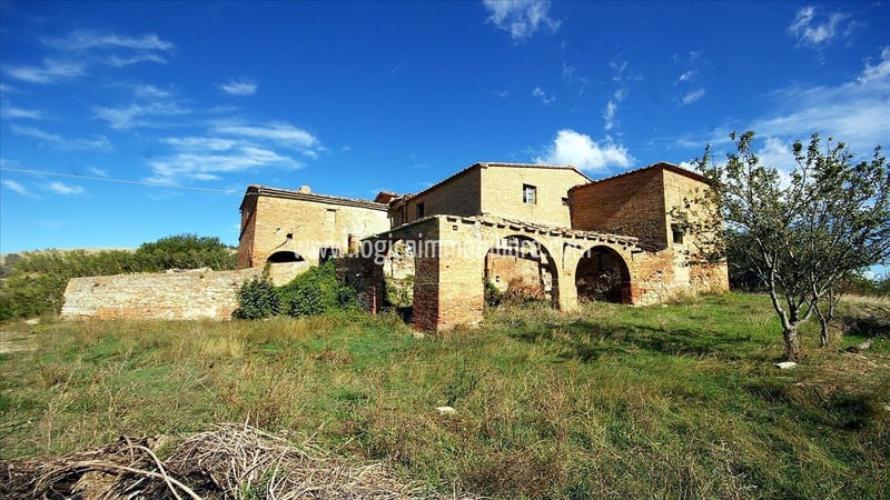 Farm, Ranch or Equestrian in Siena - view 1