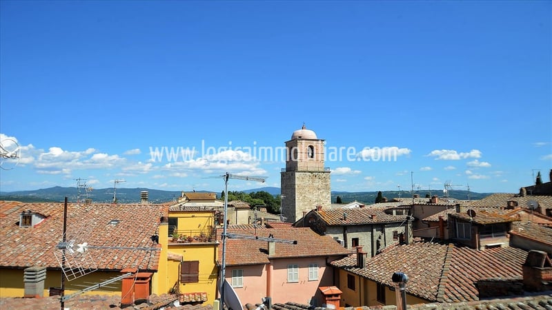 House in Chiusi - view 1