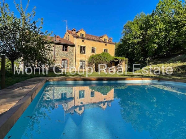 House in Molare - view 1