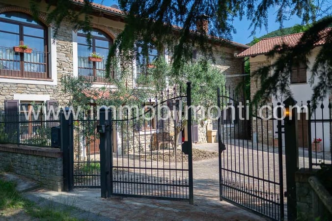 House in Denice - view 1