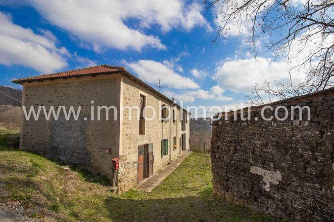 House in Denice - view 1