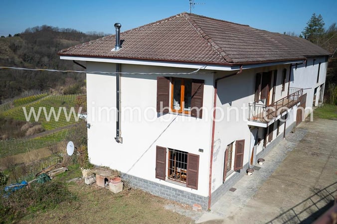 House in Roncogennaro - view 1