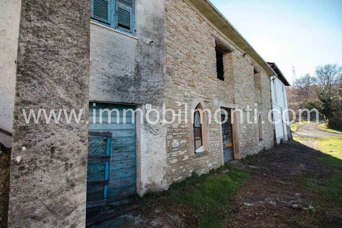 House in Cavatore - view 1