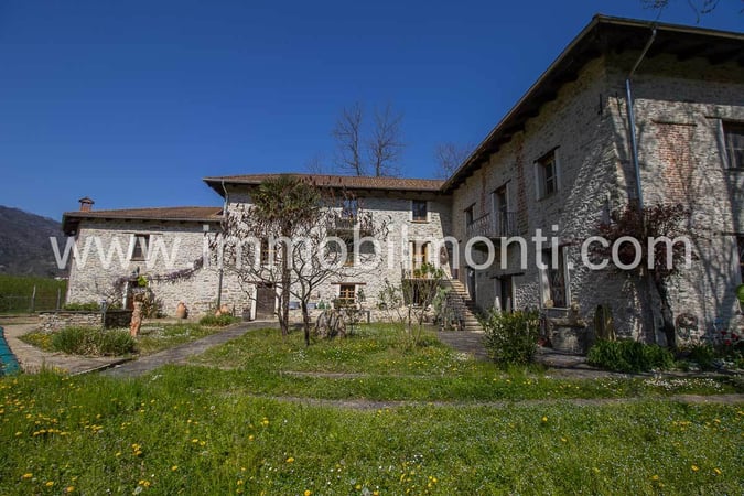 House in Torre Bormida - view 1