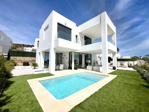 Villa in Manilva - view 1