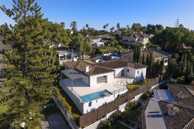 Villa in San Pedro de Alcantara - view 1