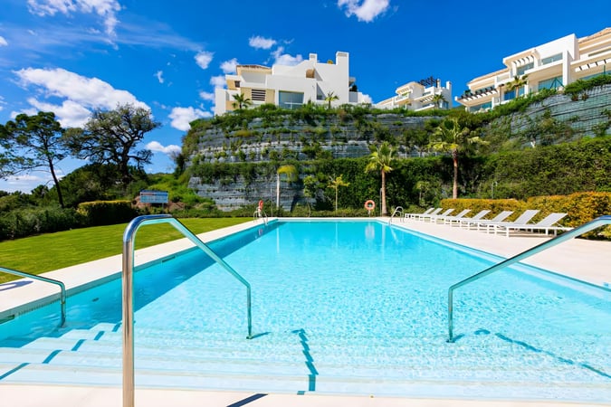 Apartment in Benahavis - view 1