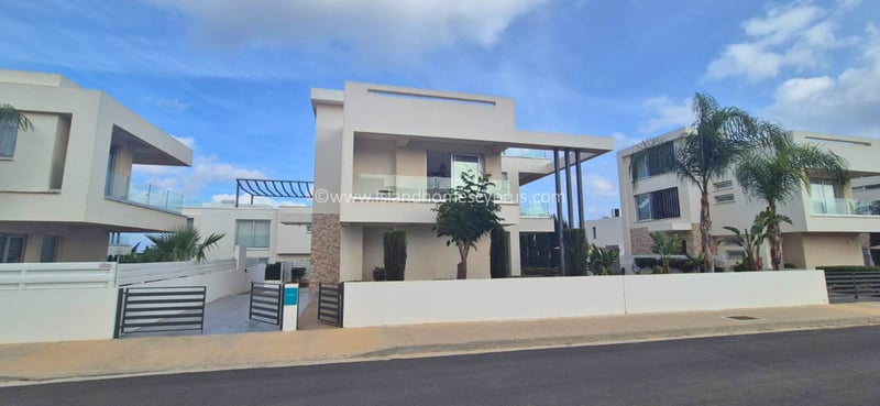 House in Paralimni - view 1