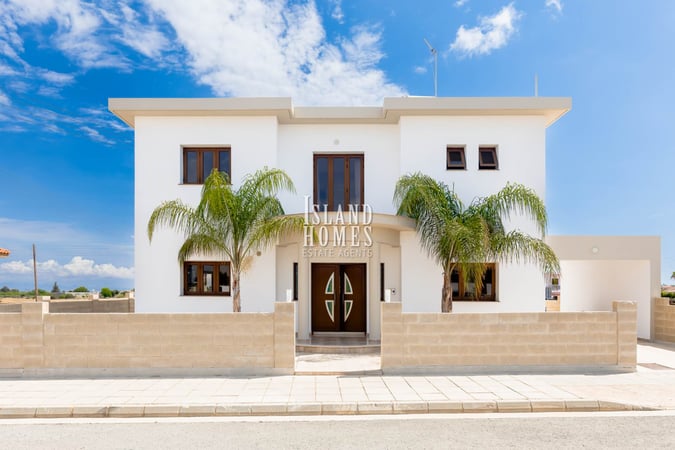 House in Frenaros - view 1