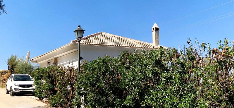 House in Alcaucin - view 1