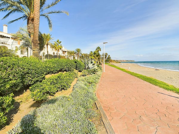 House in Estepona - view 1