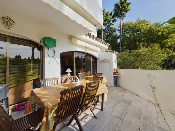 House in Elviria - view 1