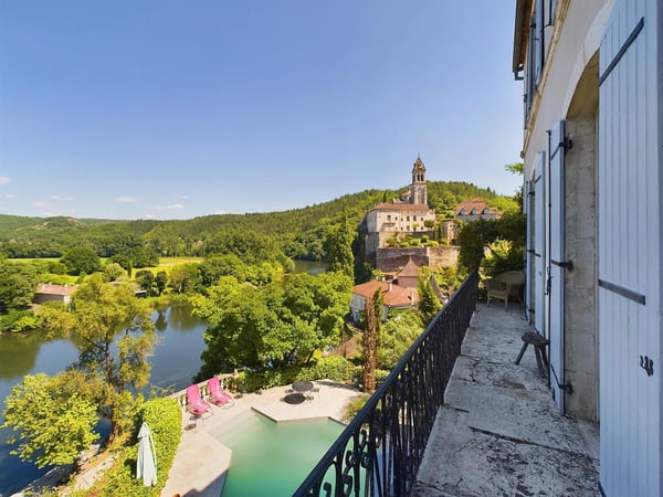 House in Luzech - view 1