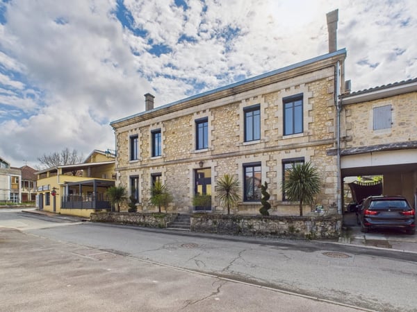 House in La Roche-Chalais - view 1