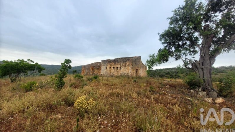 House in Paderne - view 1
