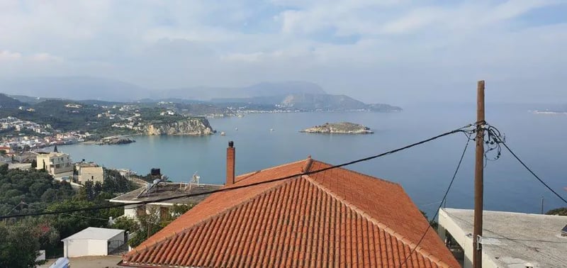 Land in Plaka - view 1