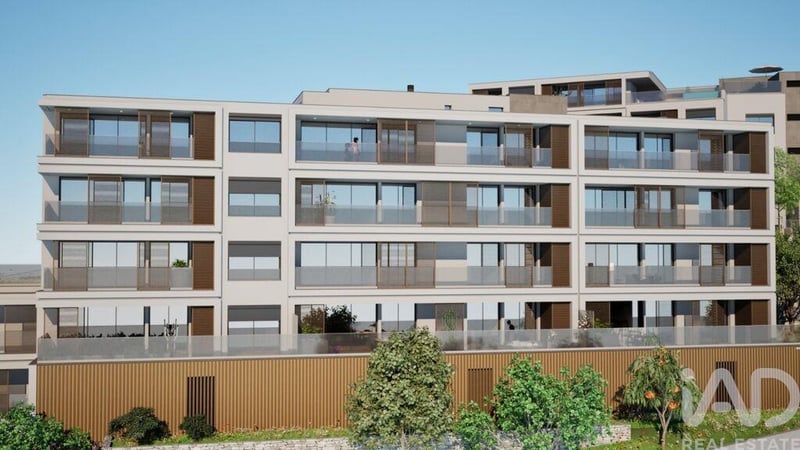 Apartment in Estreito de Camara de Lobos - view 1