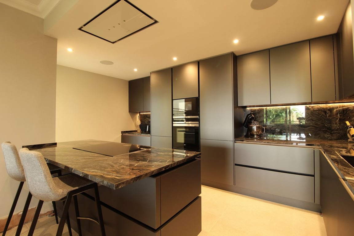 Apartment in Marbella - Image 3