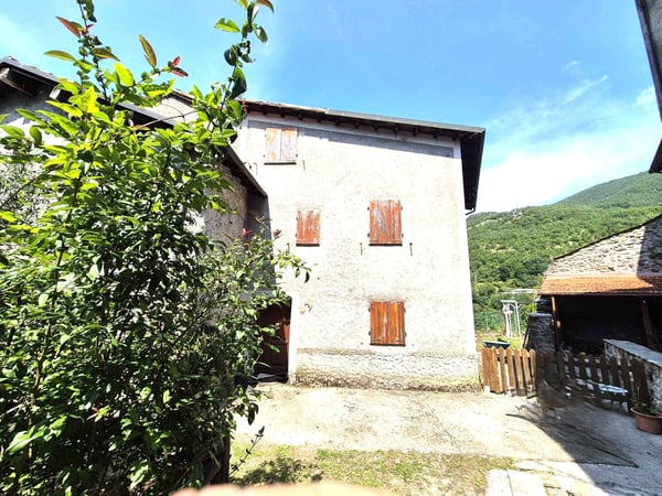 House in Vagli Sotto - view 1