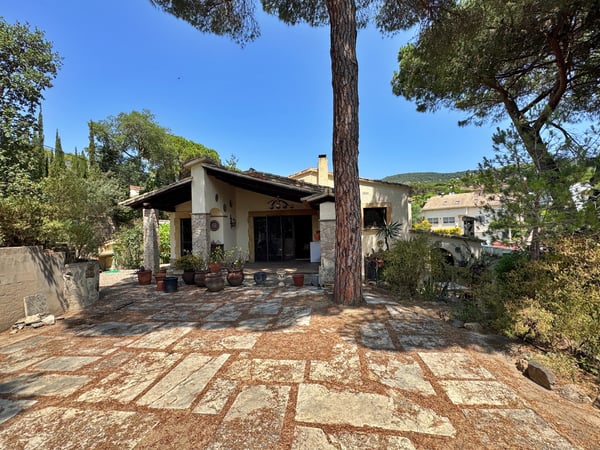 House in Roca de Malvet - view 1