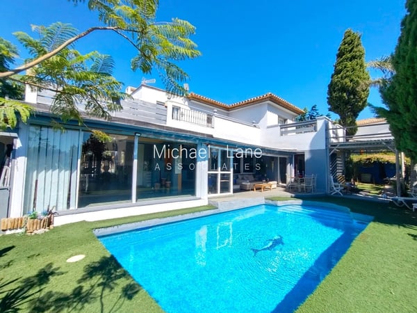 House in Estepona - view 1