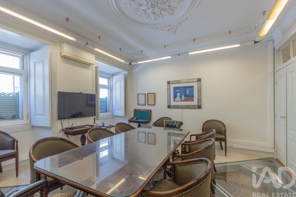 Apartment in Lisbon - Image 4