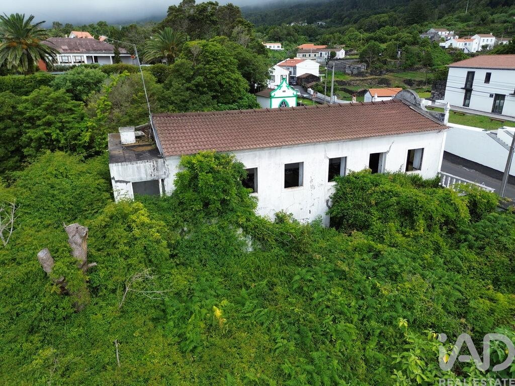 House in Lajes - Image 2